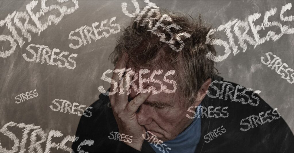ストレスに悩む男性の画像